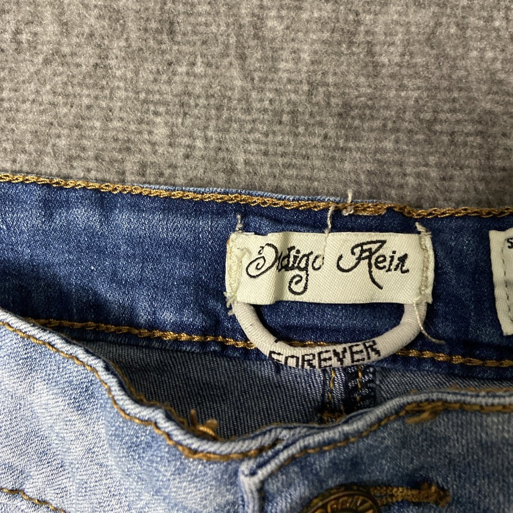 Indigo Rein Womens Denim Shorts Light Wash Patches Sequins Cat Rainbow Size 13 - Picture 2 of 12